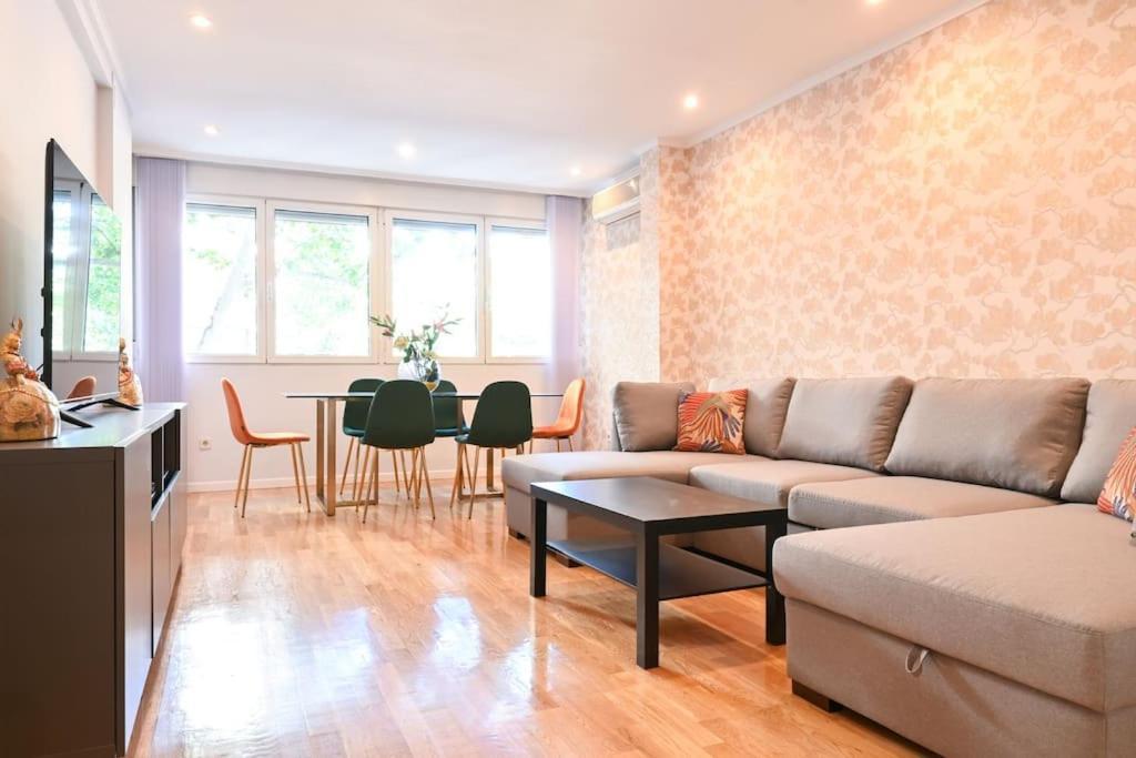 Apartment For Temporal Espacioso De Tres En Ore51 *