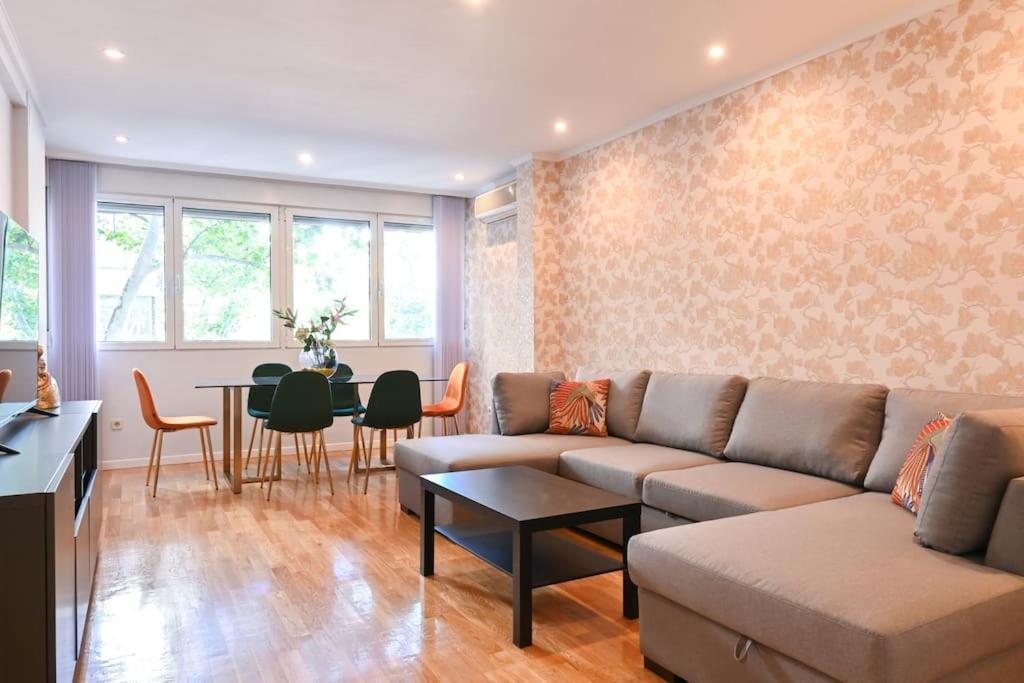 Apartment For Temporal Espacioso De Tres En Ore51