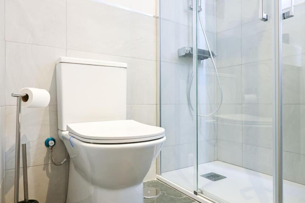 Apartment For Temporal Espacioso De Tres En Ore51 Madrid