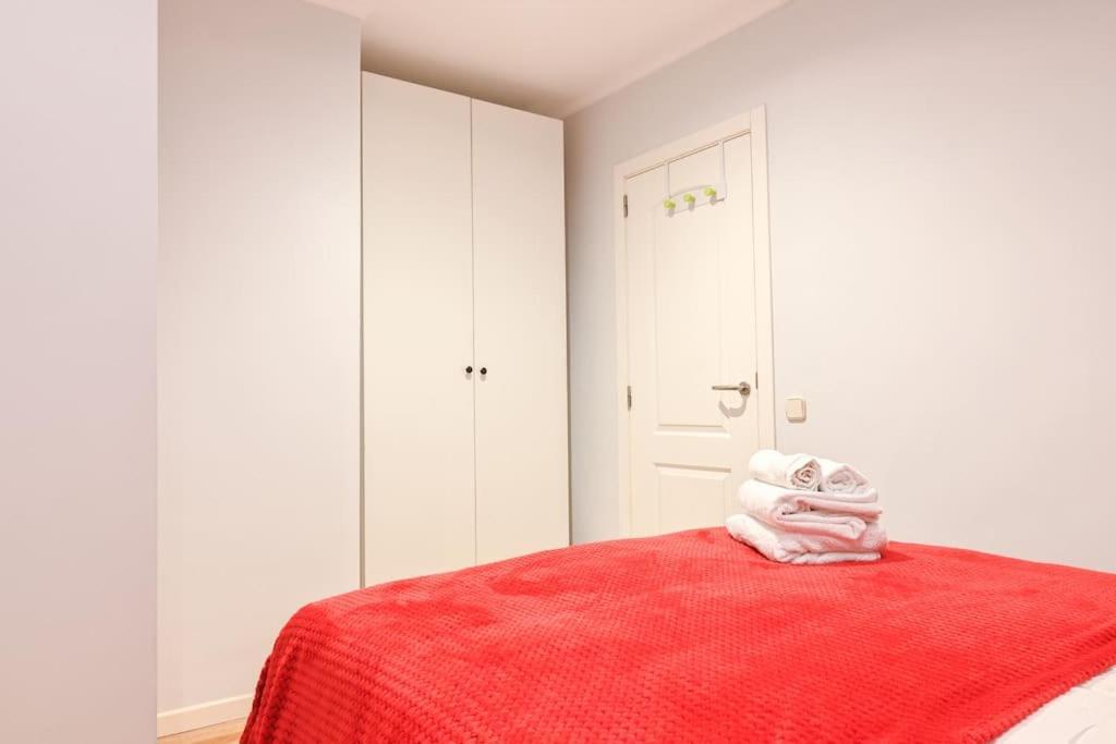 Apartment For Temporal Espacioso De Tres En Ore51 Madrid