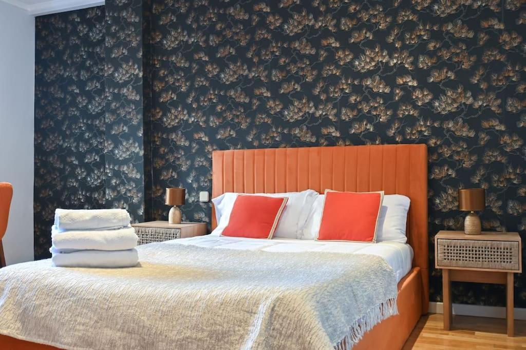 Apartment For Temporal Espacioso De Tres En Ore51 Madrid