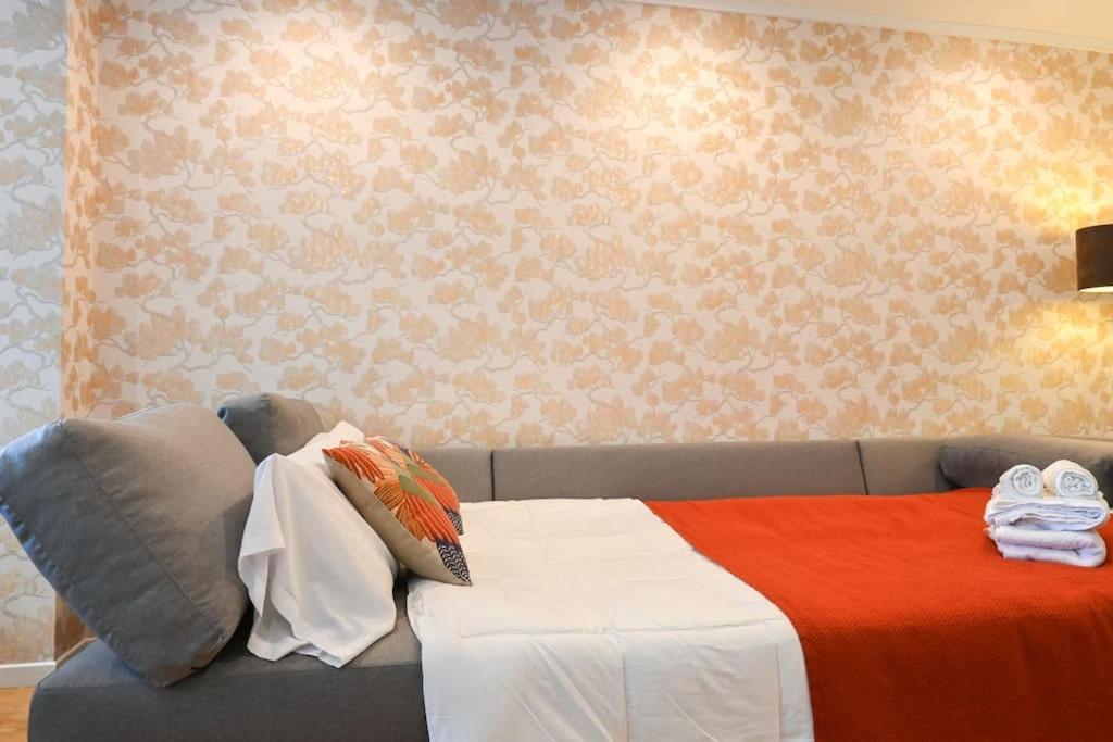 Apartment For Temporal Espacioso De Tres En Ore51 Madrid